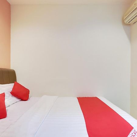 Oyo 90282 Hotel Taj Inn, Seksyen 7 Shah Alam Buitenkant foto