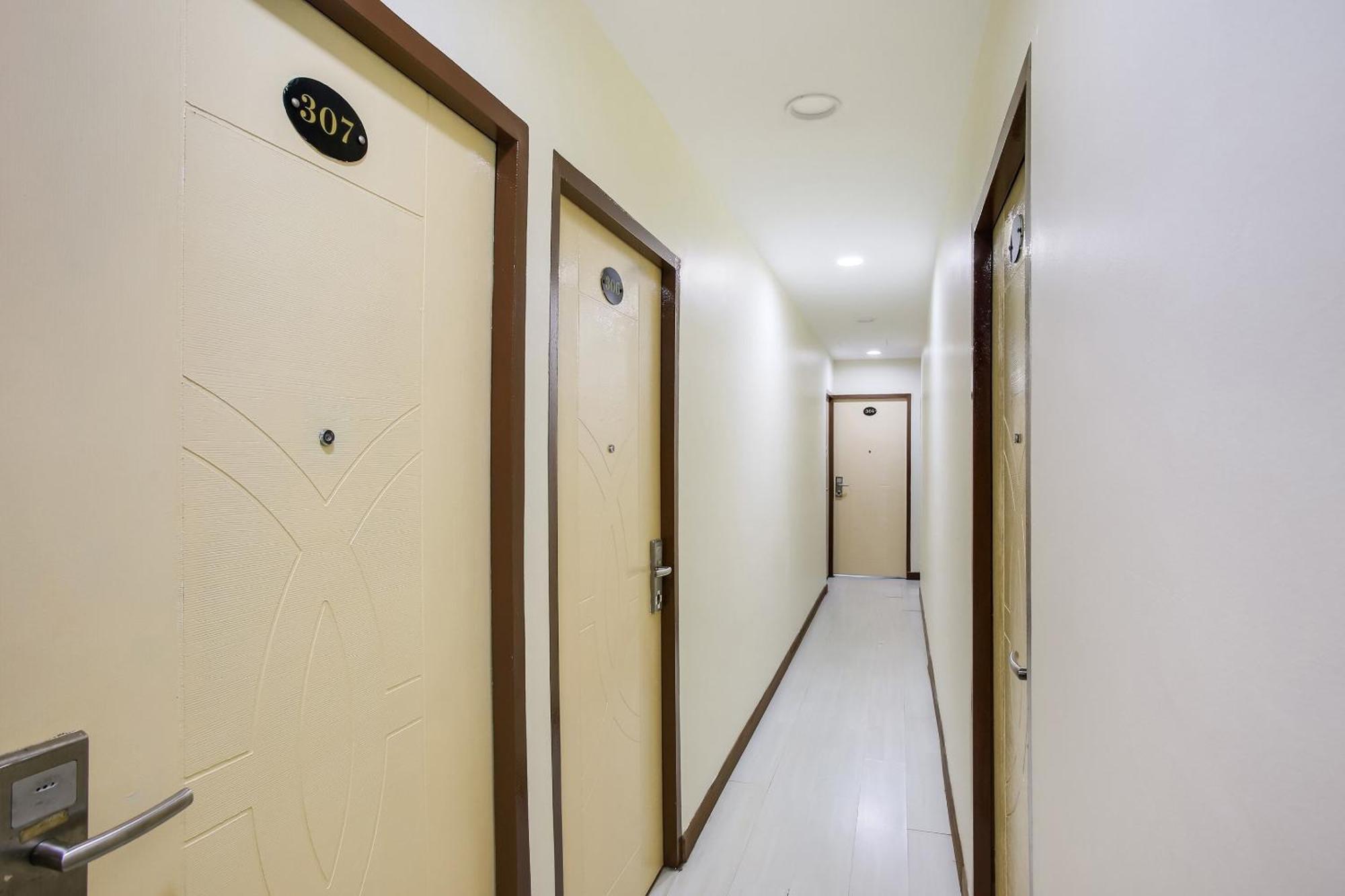 Oyo 90282 Hotel Taj Inn, Seksyen 7 Shah Alam Buitenkant foto